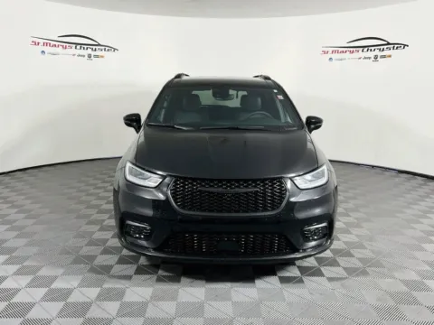 Another view of 2025 Chrysler Pacifica Select for sale in Saint Marys, OH at St. Marys Chrysler Dodge Jeep