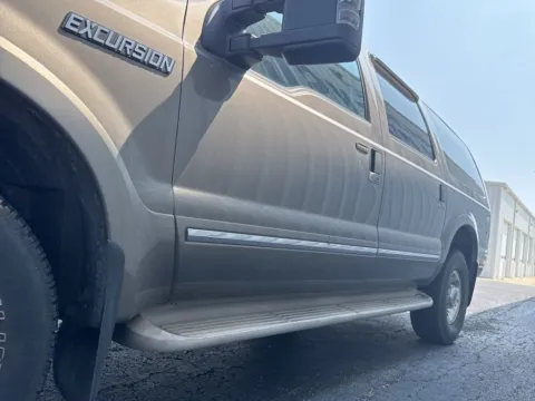 More photos of 2005 Ford Excursion Limited at St. Marys Chrysler Dodge Jeep, OH