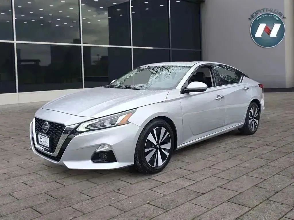 2020 Nissan Altima SL's photo