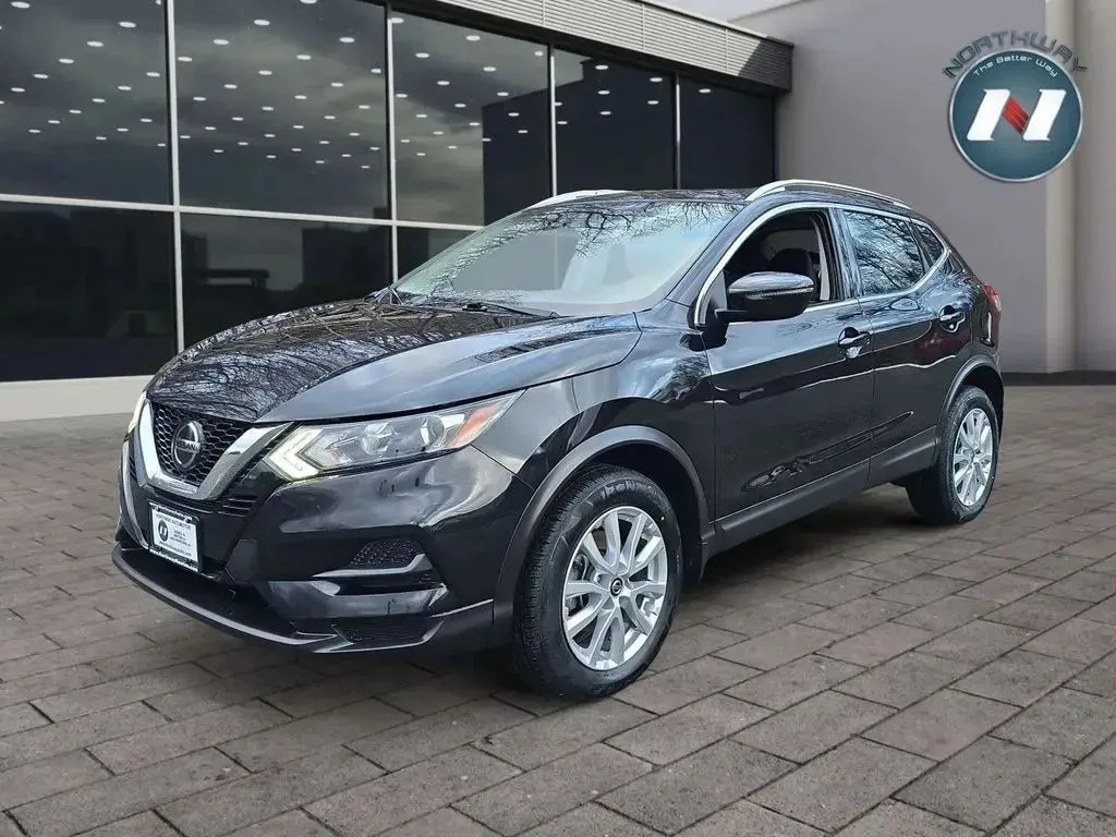 2020 Nissan Rogue Sport SV's photo