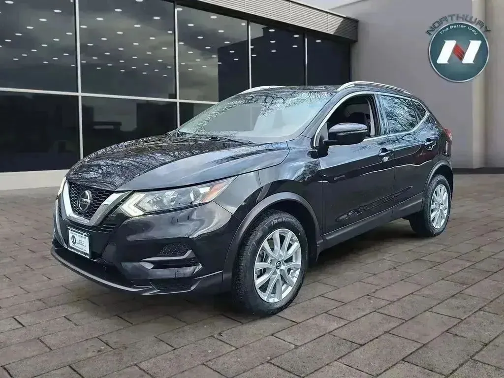 2020 Nissan Rogue Sport SV's photo