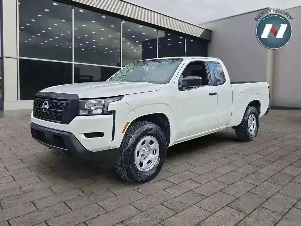 2024 Nissan Frontier S's photo