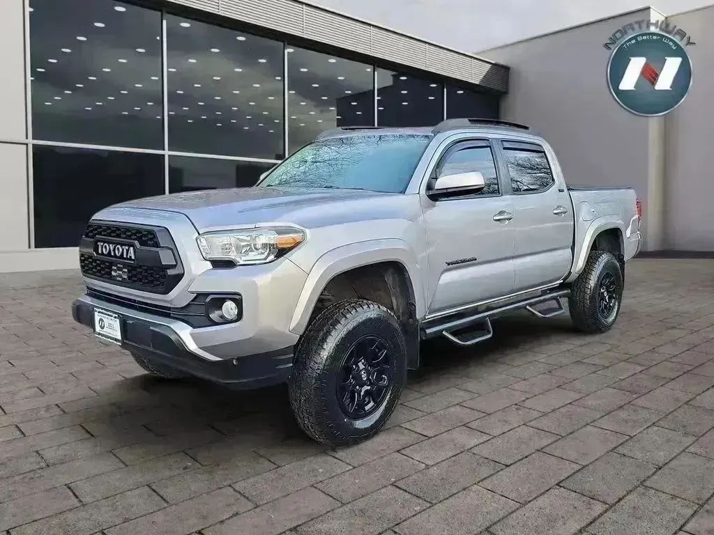 2020 Toyota Tacoma SR5's photo