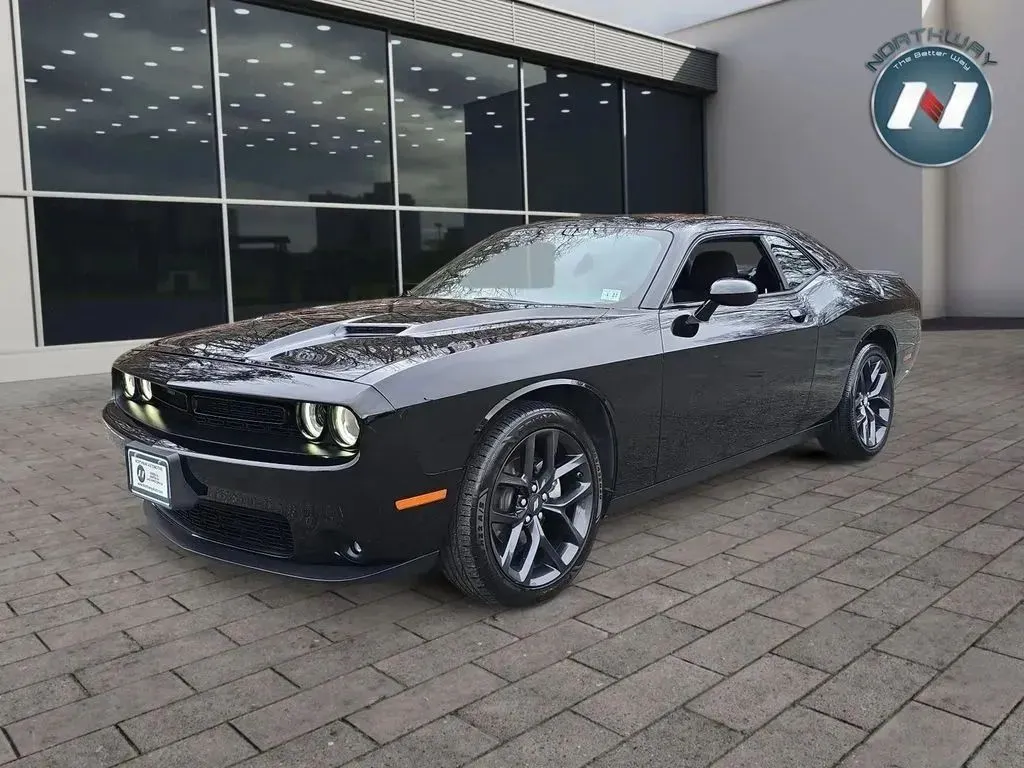 2022 Dodge Challenger SXT's photo
