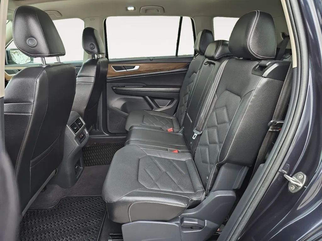 2024 Volkswagen Atlas SE w/Tech - Photo 13