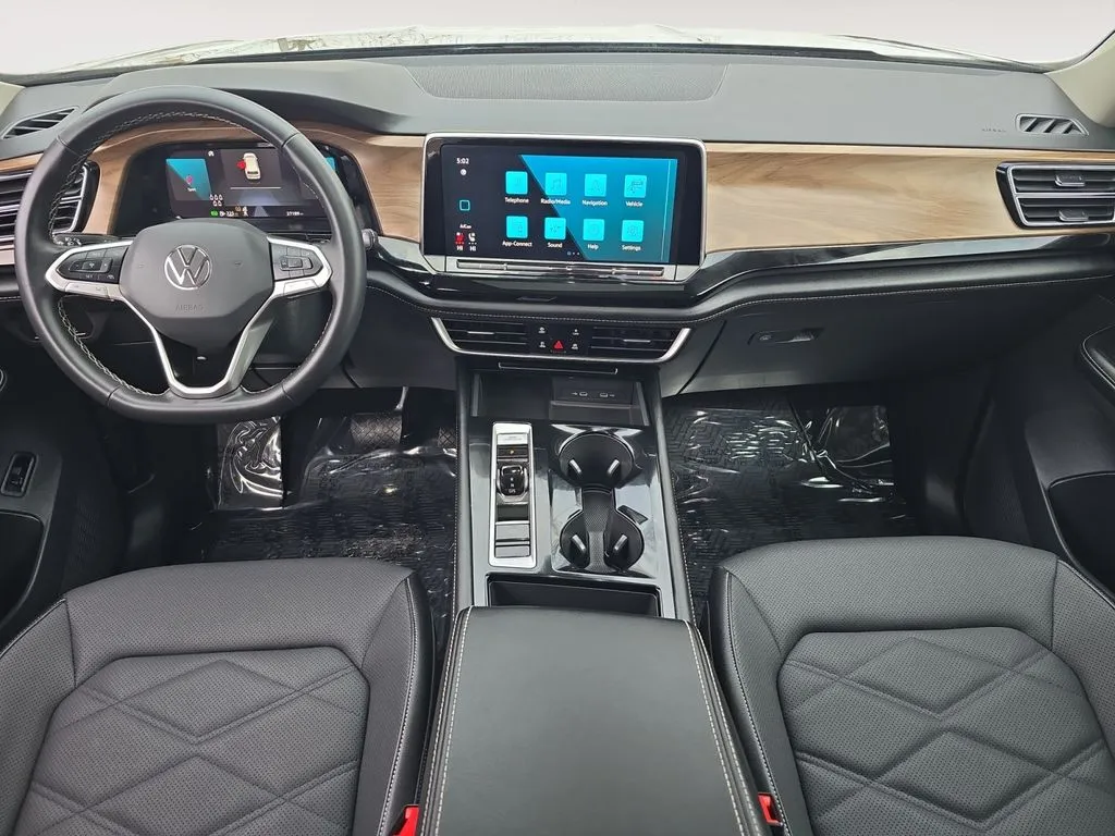 2024 Volkswagen Atlas SE w/Tech - Photo 10