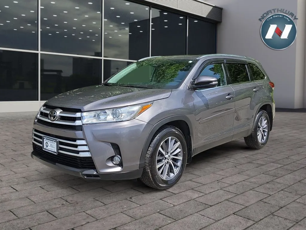 Gray 2019 Toyota Highlander XLE for sale in Lake Hopatcong, NJ