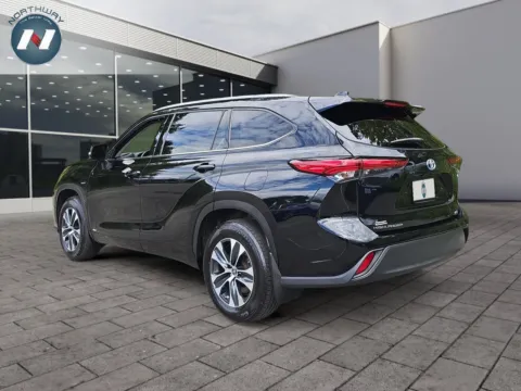 Another view of 2022 Toyota Highlander Hybrid XLE for sale in Lake Hopatcong, NJ at Northway Automotive of Lake Hopatcong NJ