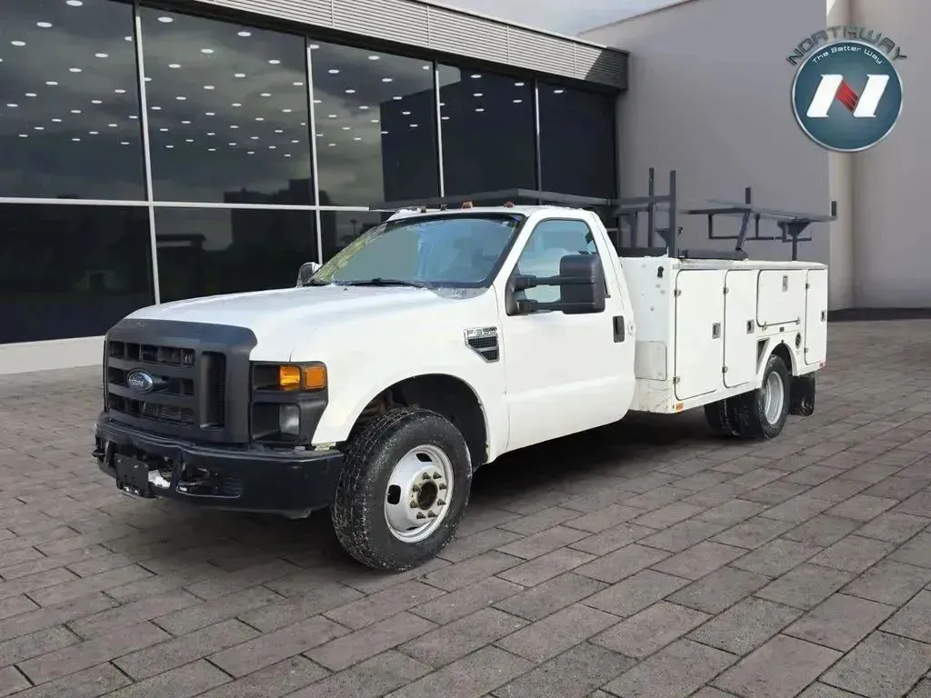 2008 Ford F-350 Super Duty Chassis Cab XL's photo