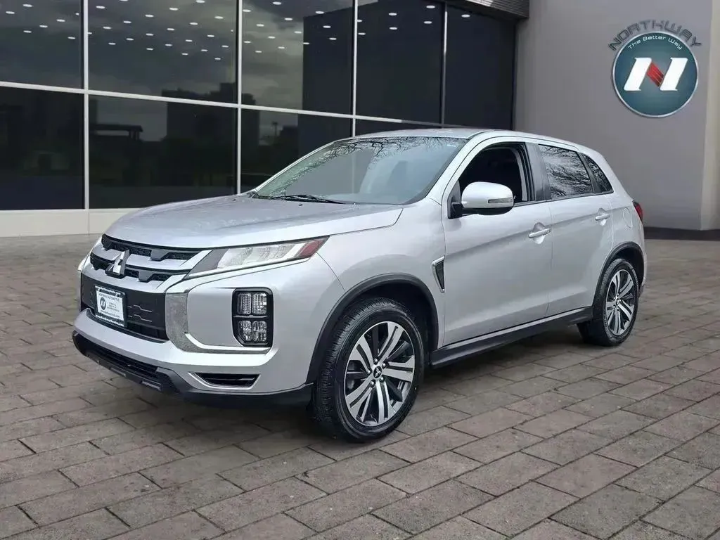 2020 Mitsubishi Outlander Sport SE's photo