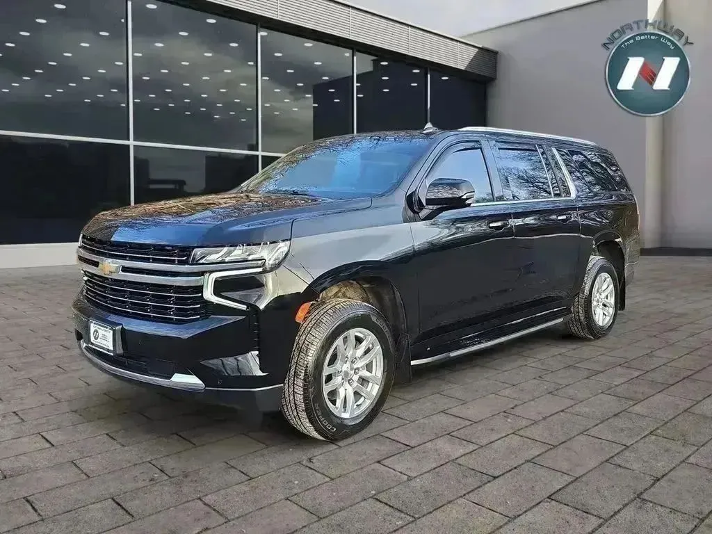 2022 Chevrolet Suburban LT's photo
