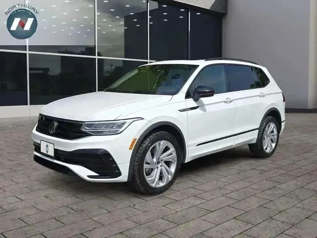2022 Volkswagen Tiguan SE R-LINE BLACK's photo