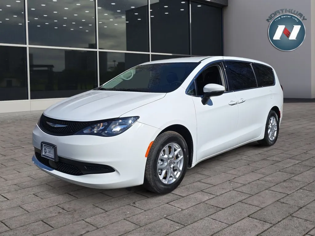 2023 Chrysler Voyager LX