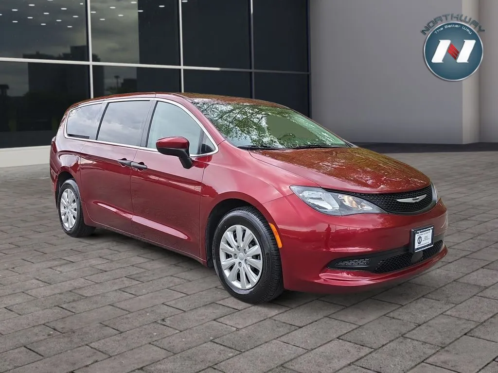 2021 Chrysler Voyager L - Photo 7