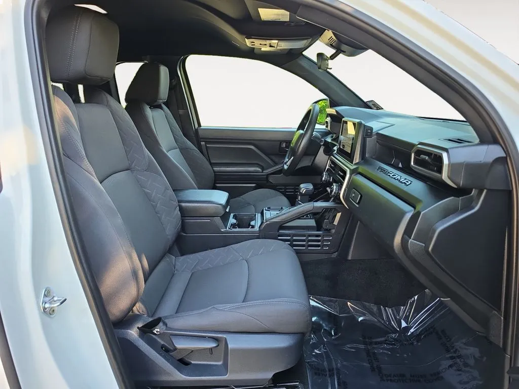 2025 Toyota Tacoma SR - Photo 15