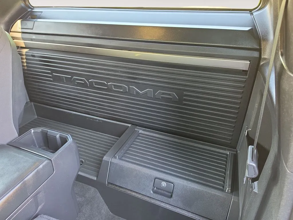 2025 Toyota Tacoma SR - Photo 13