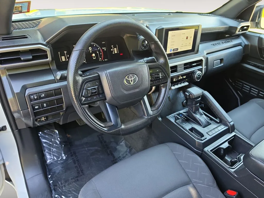 2025 Toyota Tacoma SR - Photo 10