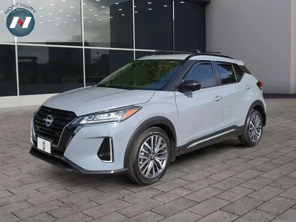 2024 Nissan Kicks SR's photo