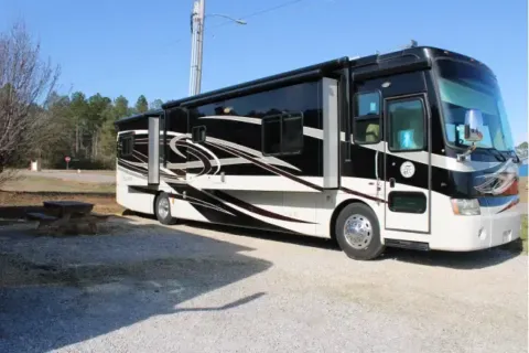 Photos of 2009 Tiffin 40 QTH for sale in Belmont, MS at Belmont RV Sales