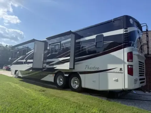 More photos of 2010 Freightliner 42 QBH at Belmont RV Sales, MS