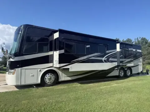 More photos of 2010 Freightliner 42 QBH at Belmont RV Sales, MS