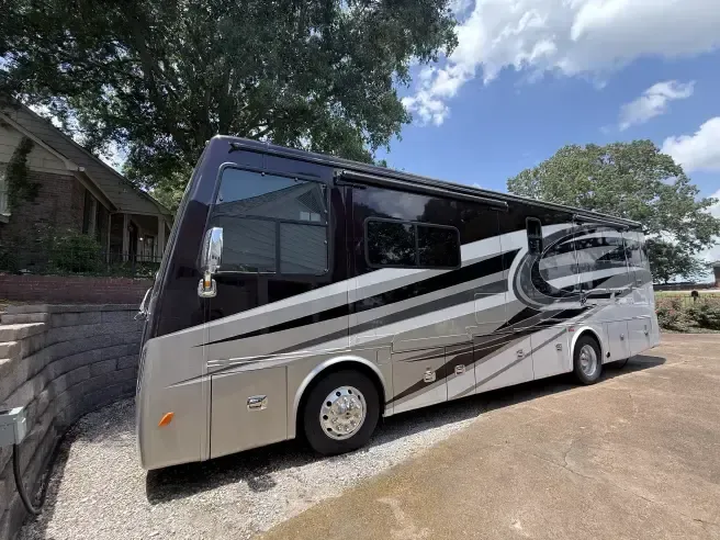 Photos of 2017 Tiffin 31 BR for sale in Belmont, MS at Belmont RV Sales