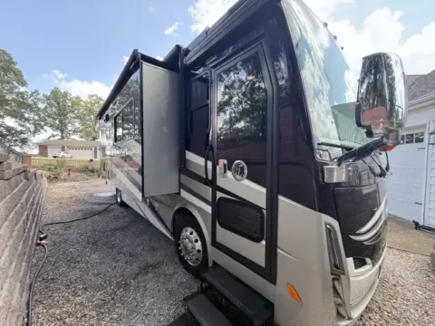 More photos of 2017 Tiffin 31 BR at Belmont RV Sales, MS