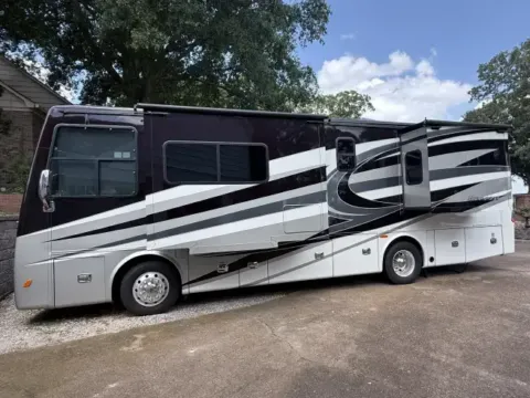 White 2017 Tiffin 31 BR for sale in Belmont, MS
