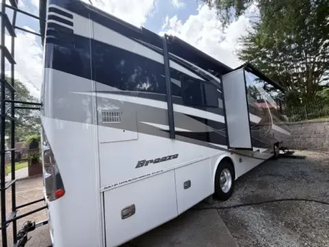 More photos of 2017 Tiffin 31 BR at Belmont RV Sales, MS