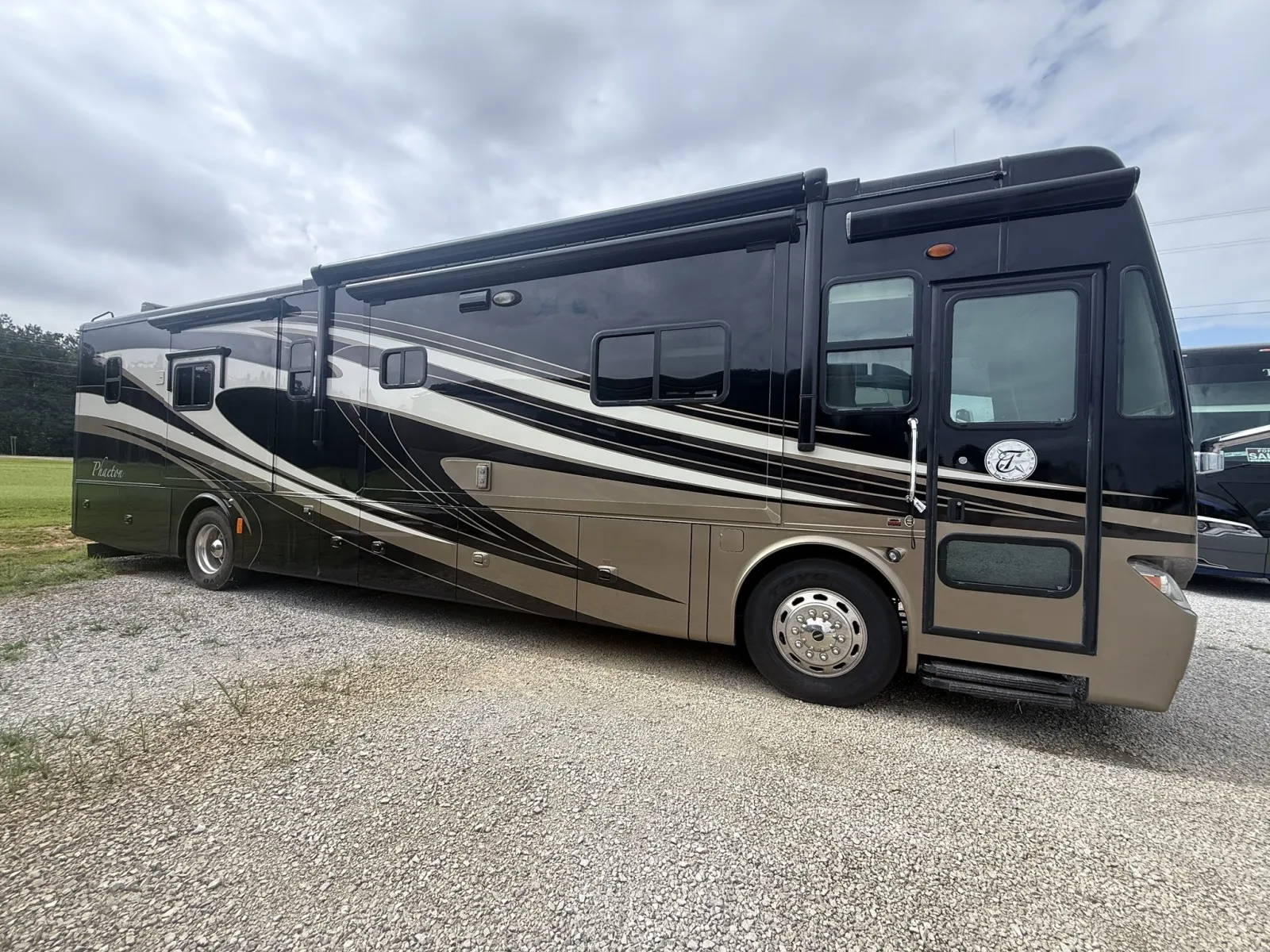Brown 2013 Freightliner Phaeton 40 QBH for sale in Belmont, MS
