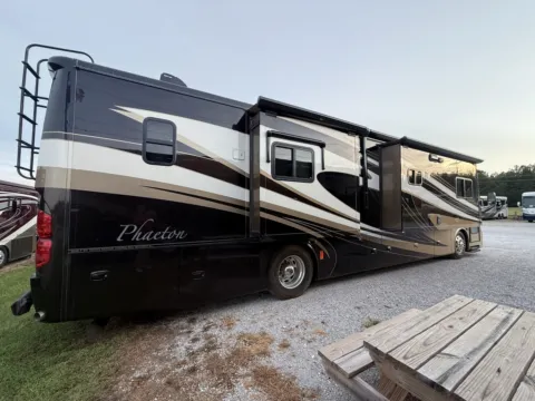 More photos of 2013 Freightliner Phaeton 40 QBH at Belmont RV Sales, MS