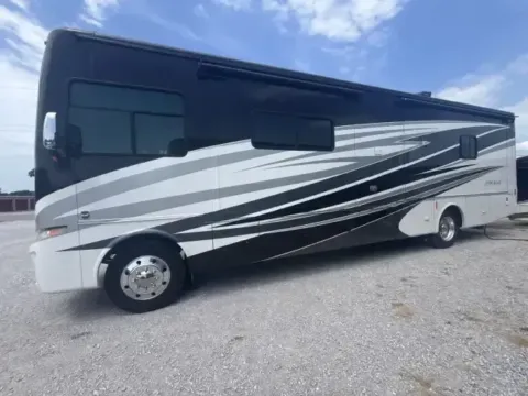 Photos of 2018 Ford Tiffin 34 PA for sale in Belmont, MS at Belmont RV Sales