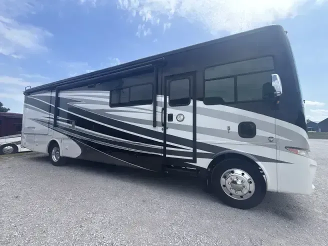 Gray 2018 Ford Tiffin 34 PA for sale in Belmont, MS