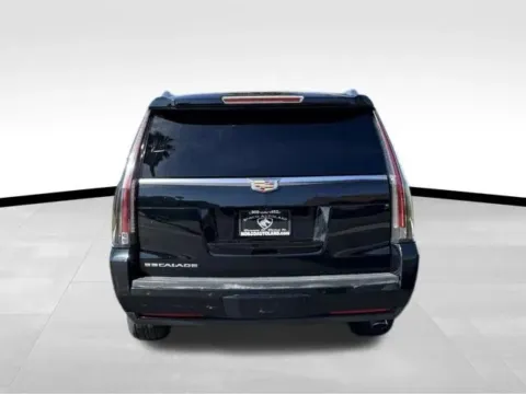 More photos of 2019 Cadillac Escalade ESV Luxury Sport Utility 4D at Norco Autoland, CA