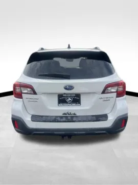 More photos of 2019 Subaru Outback 3.6R at Norco Autoland, CA