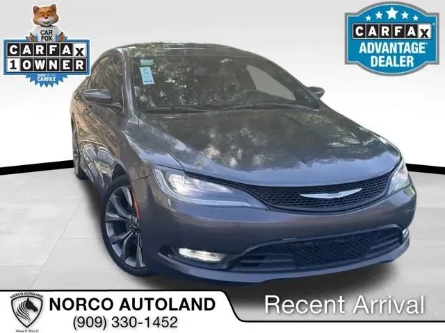 2015 Chrysler 200 S's photo