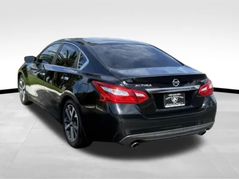 More photos of 2016 Nissan Altima 2.5 SR at Norco Autoland, CA