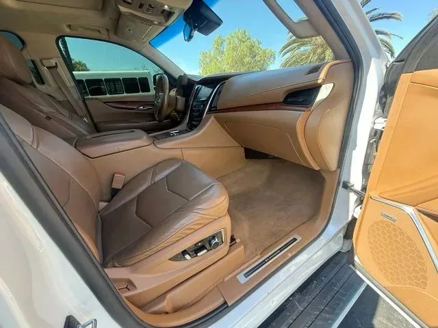 2016 Cadillac Escalade Platinum - Photo 11