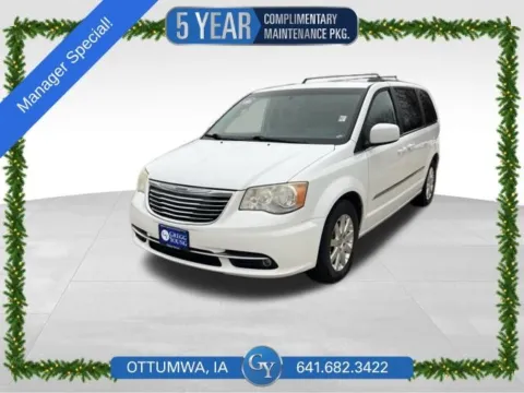White 2014 Chrysler Town & Country Touring for sale in Ottumwa, IA