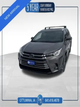 Gray 2017 Toyota Highlander Hybrid XLE for sale in Ottumwa, IA