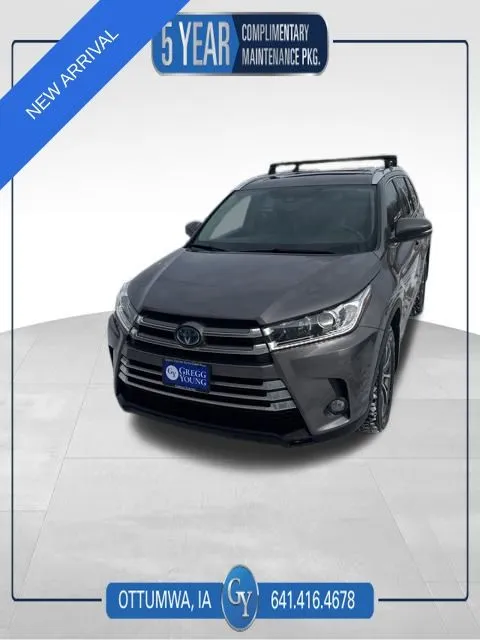 Gray 2017 Toyota Highlander Hybrid XLE for sale in Ottumwa, IA