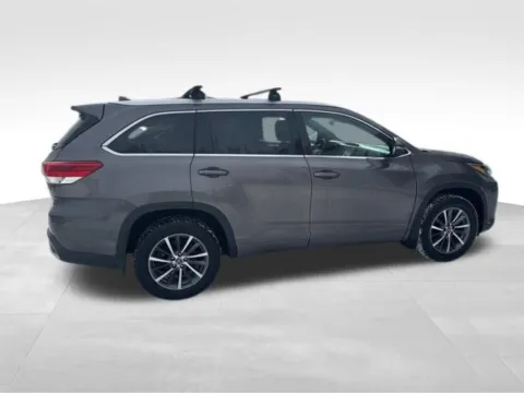 More photos of 2017 Toyota Highlander Hybrid XLE at Gregg Young Toyota of Ottumwa, IA