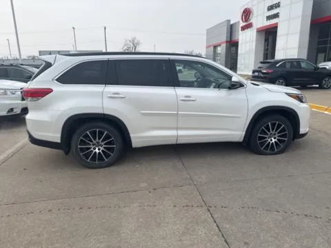 More photos of 2018 Toyota Highlander SE at Gregg Young Toyota of Ottumwa, IA