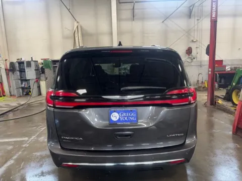 More photos of 2023 Chrysler Pacifica Limited at Gregg Young Toyota of Ottumwa, IA