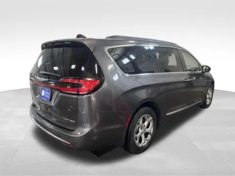More photos of 2023 Chrysler Pacifica Limited at Gregg Young Toyota of Ottumwa, IA