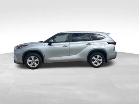Photos of 2024 Toyota Highlander LE for sale in Ottumwa, IA at Gregg Young Toyota of Ottumwa