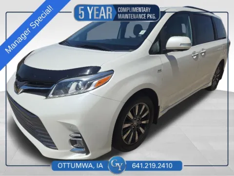 White 2020 Toyota Sienna XLE for sale in Ottumwa, IA