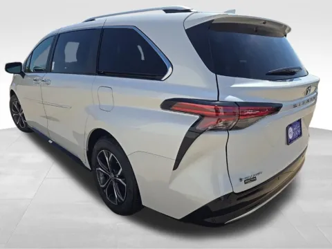 More photos of 2026 Toyota Sienna Platinum at Gregg Young Toyota of Ottumwa, IA