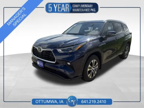 Blue 2023 Toyota Highlander XLE for sale in Ottumwa, IA
