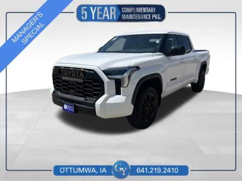 White 2023 Toyota Tundra SR5 for sale in Ottumwa, IA
